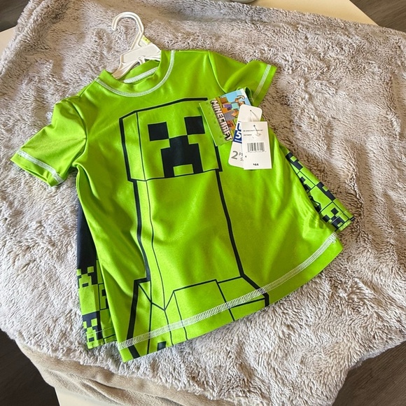 New Boys 4, Minecraft Creeper 2-Piece Rashguard & Swim
Trunks Set - Picture 8 of 9